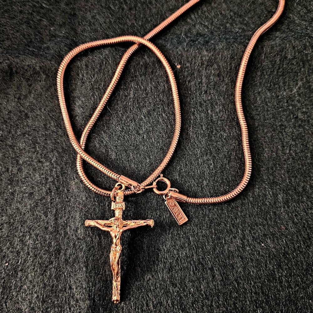 VTG AVON 1976 Release Crusifix Pendant on 18"L Flexible Snake Chain Gold Tone